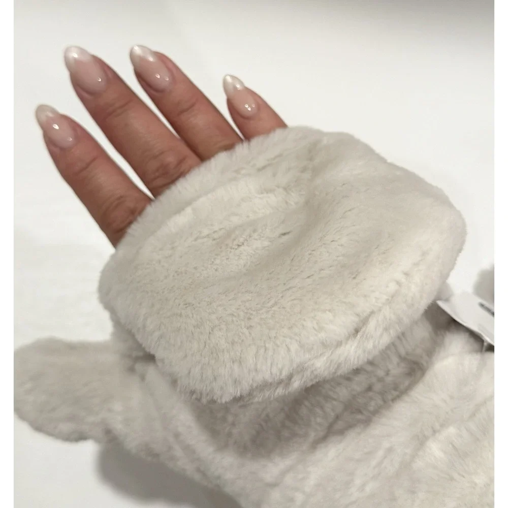 New Lululemon Plush Bone Fleece Mittens L / XL New Fur Cream Winter White Fuzzy
